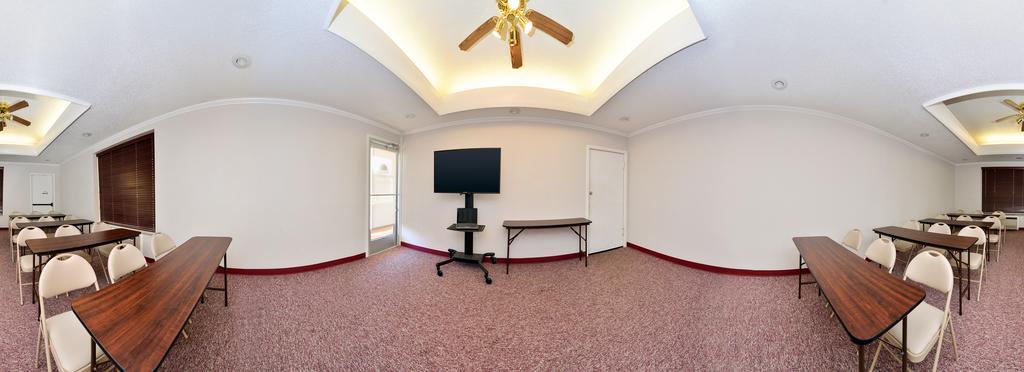 Americas Best Value Inn Lubbock East Екстер'єр фото