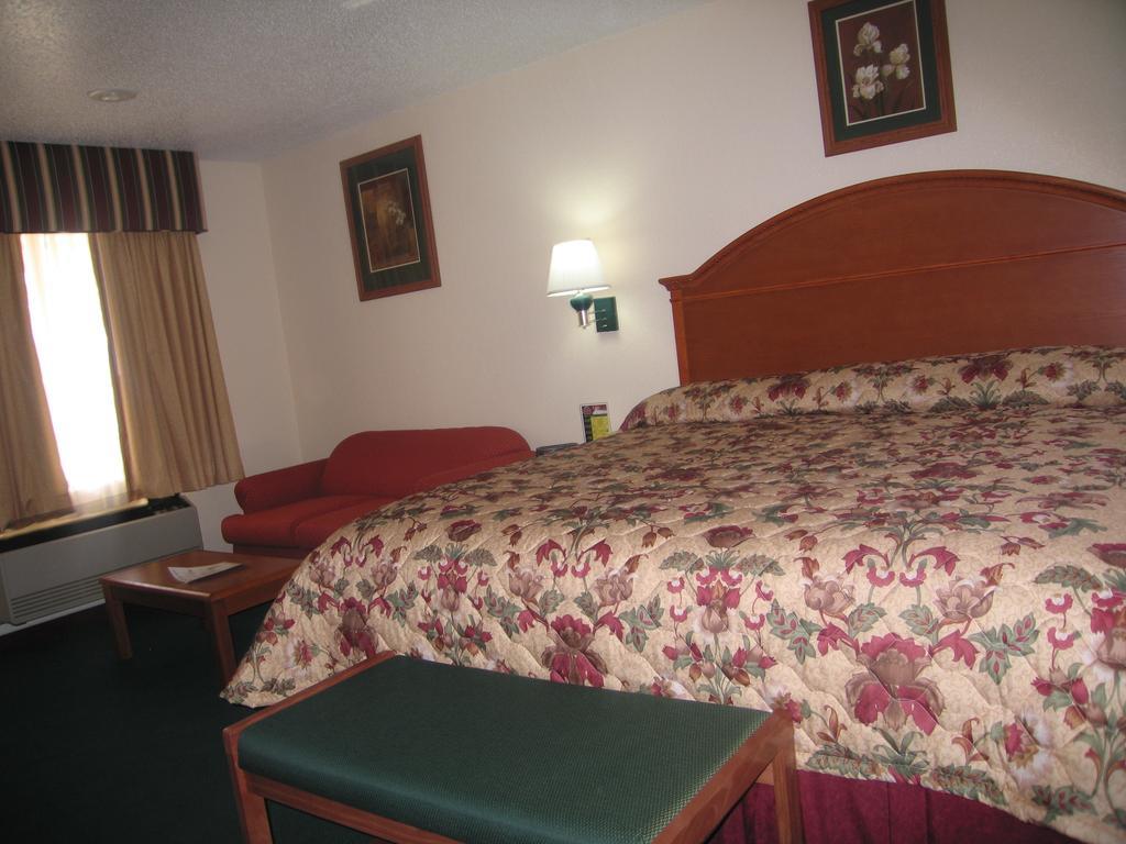 Americas Best Value Inn Lubbock East Екстер'єр фото