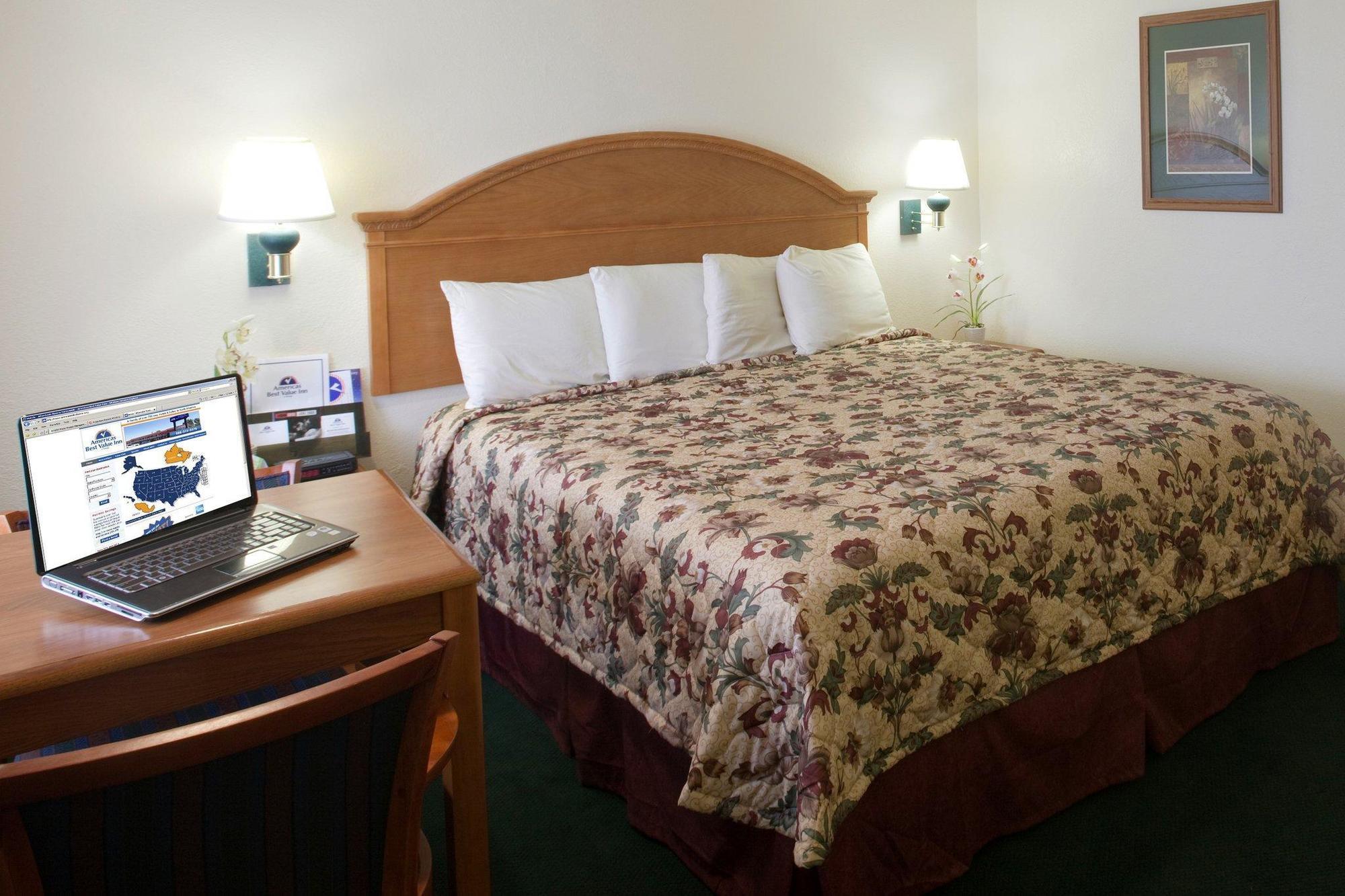 Americas Best Value Inn Lubbock East Екстер'єр фото