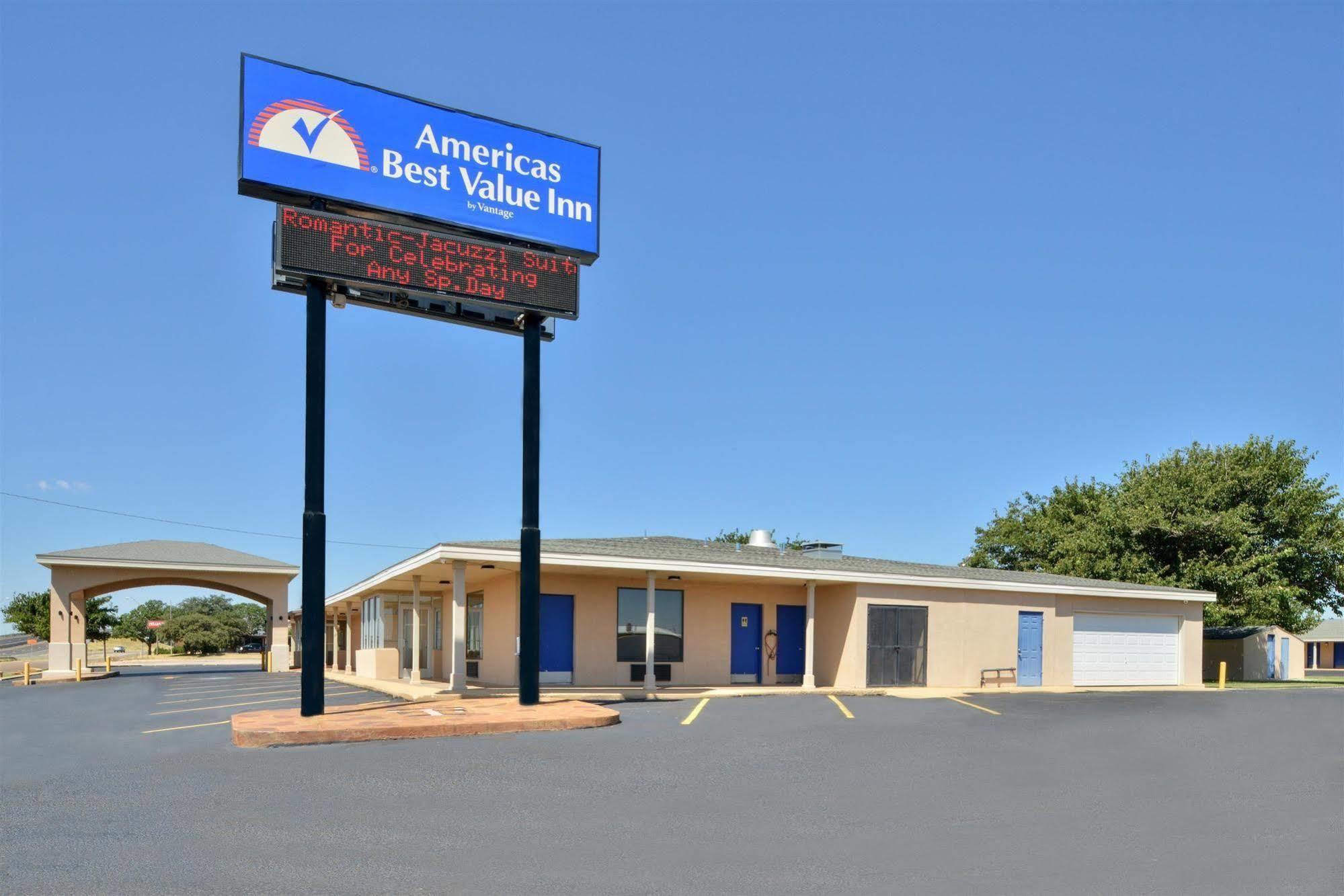 Americas Best Value Inn Lubbock East Екстер'єр фото
