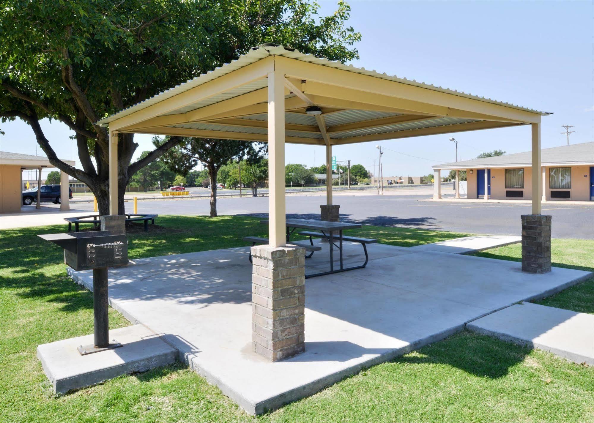 Americas Best Value Inn Lubbock East Екстер'єр фото