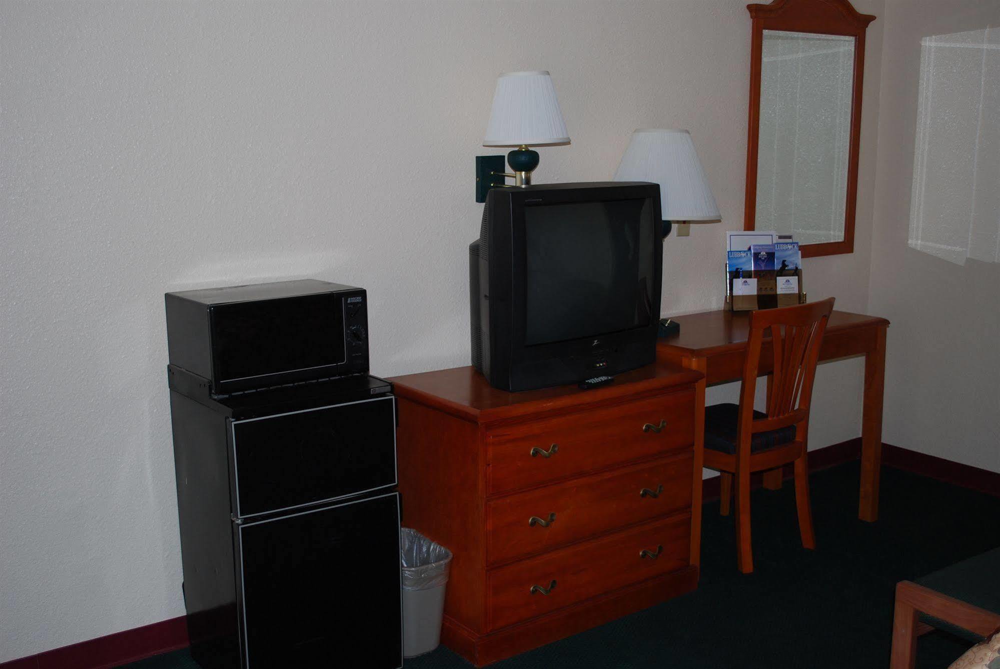 Americas Best Value Inn Lubbock East Екстер'єр фото