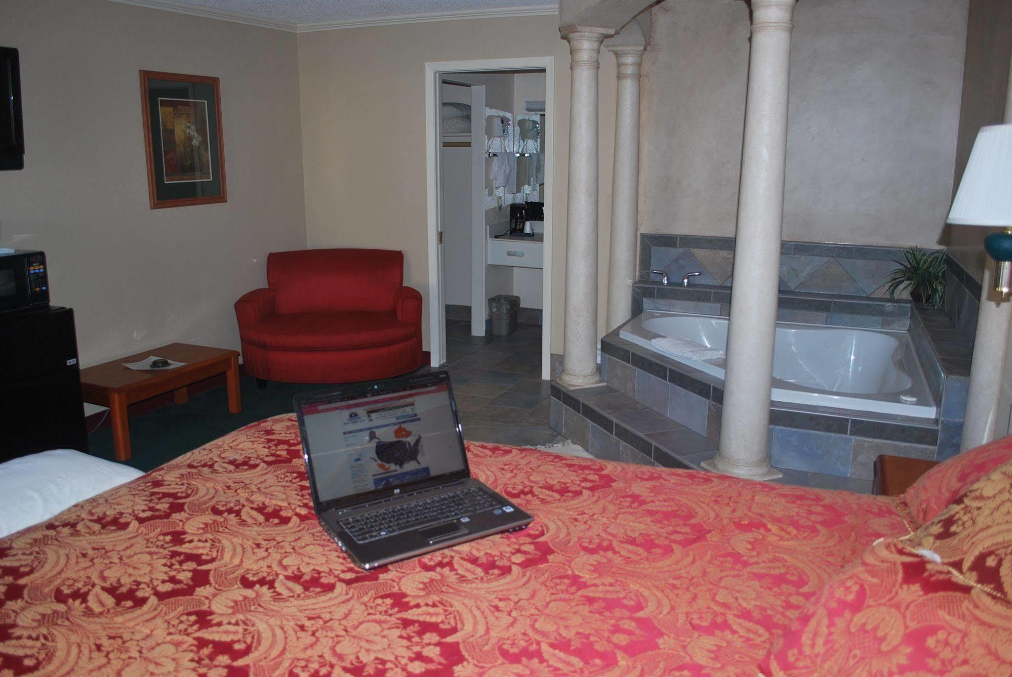 Americas Best Value Inn Lubbock East Екстер'єр фото