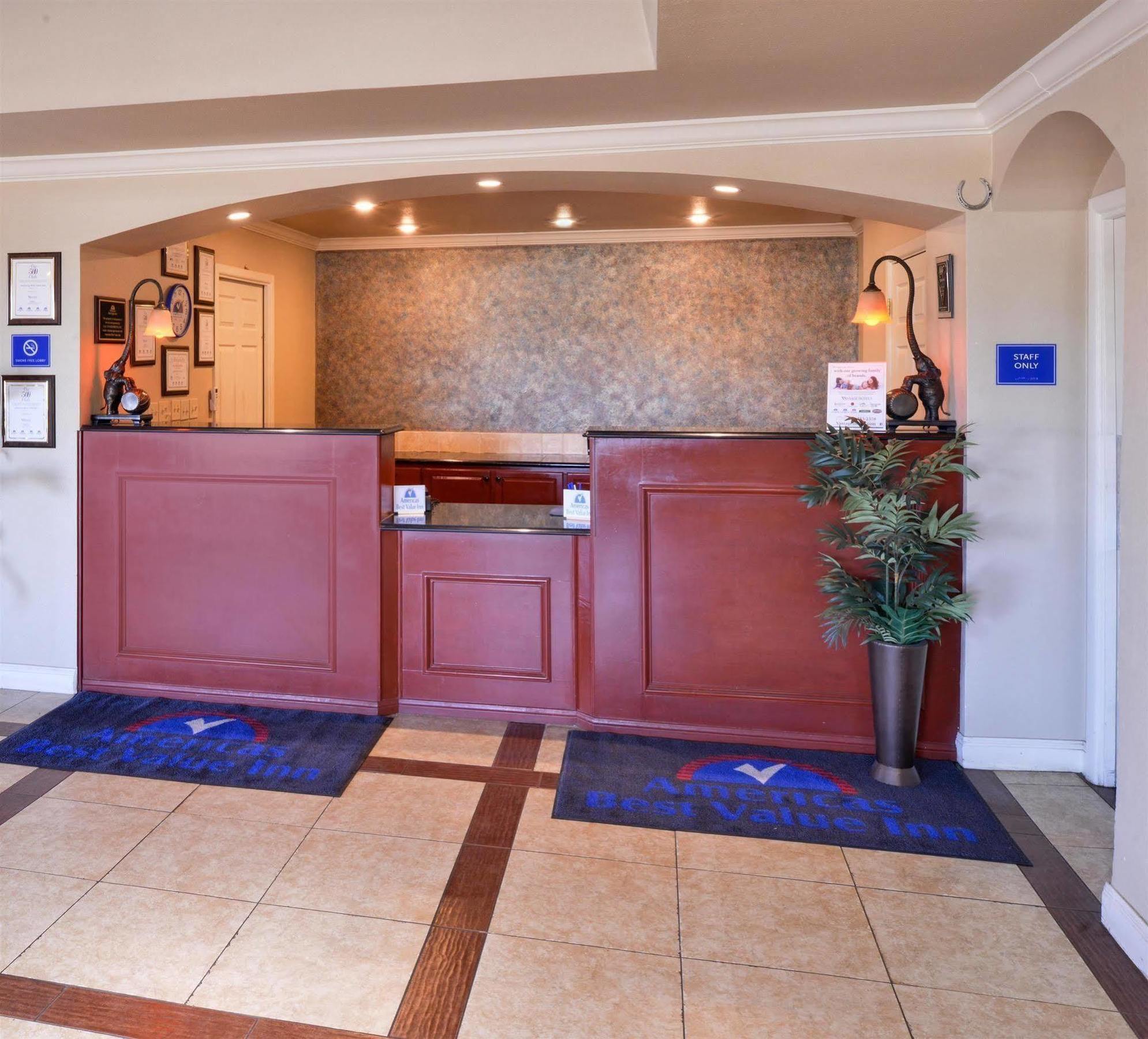 Americas Best Value Inn Lubbock East Екстер'єр фото