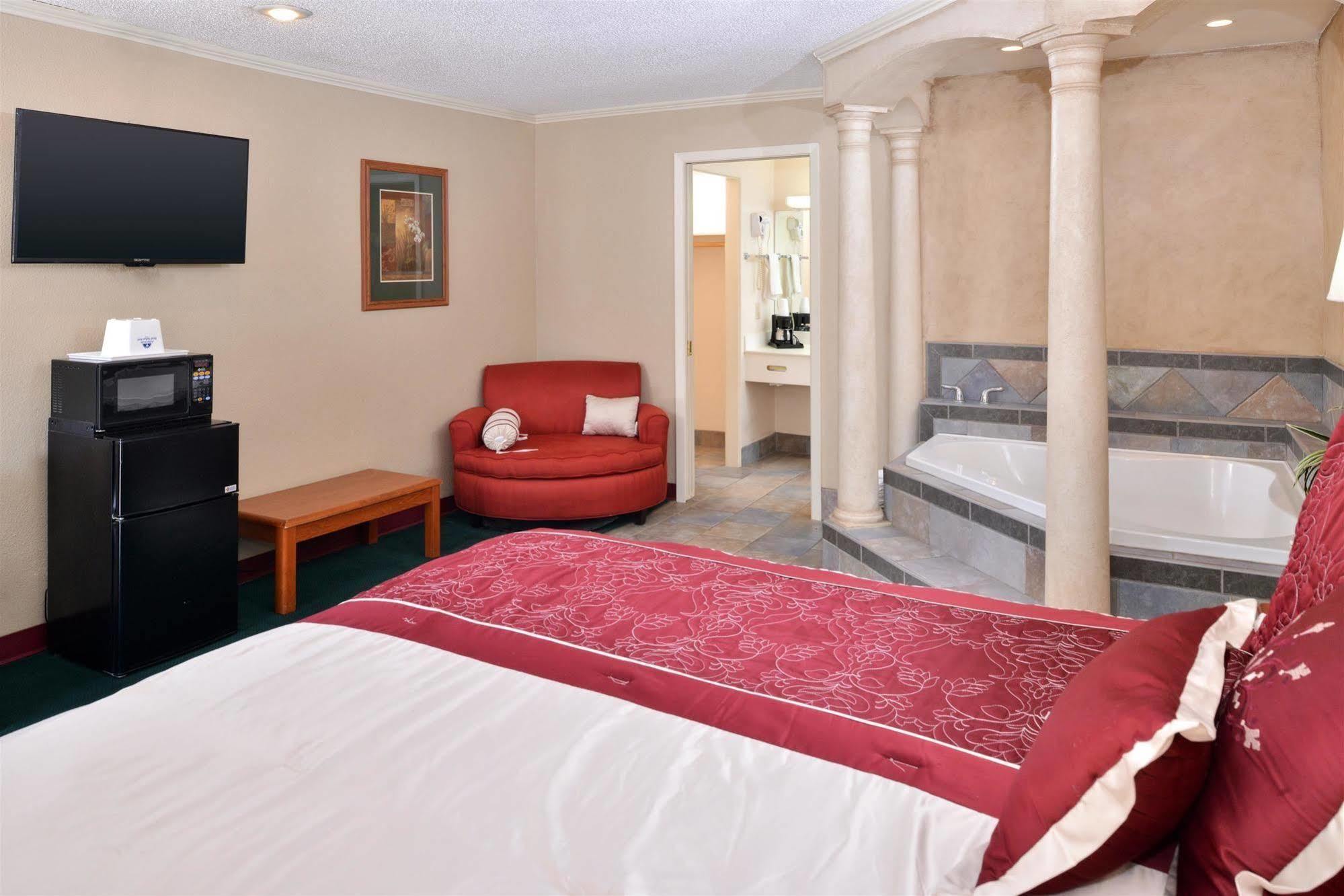 Americas Best Value Inn Lubbock East Екстер'єр фото