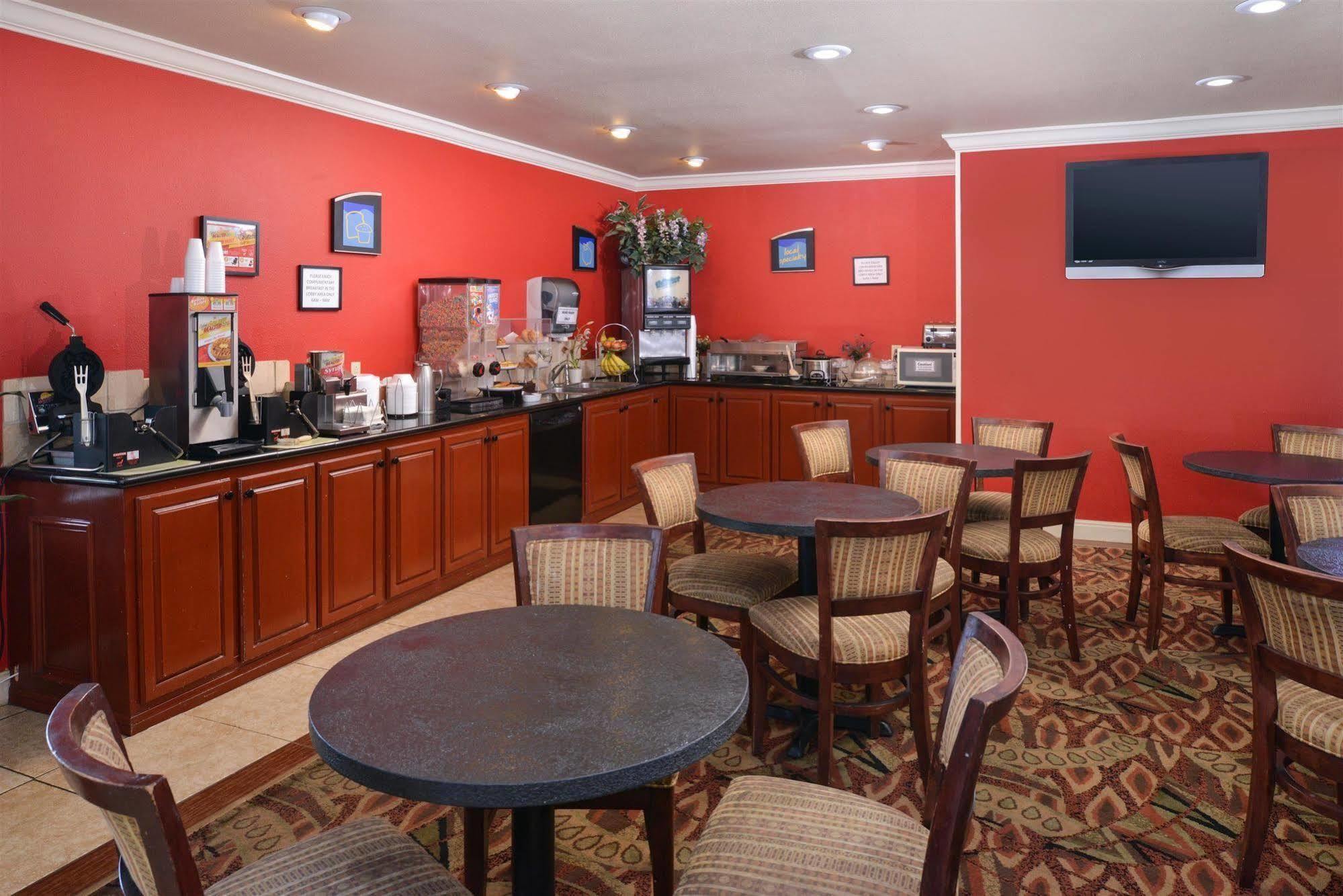 Americas Best Value Inn Lubbock East Екстер'єр фото