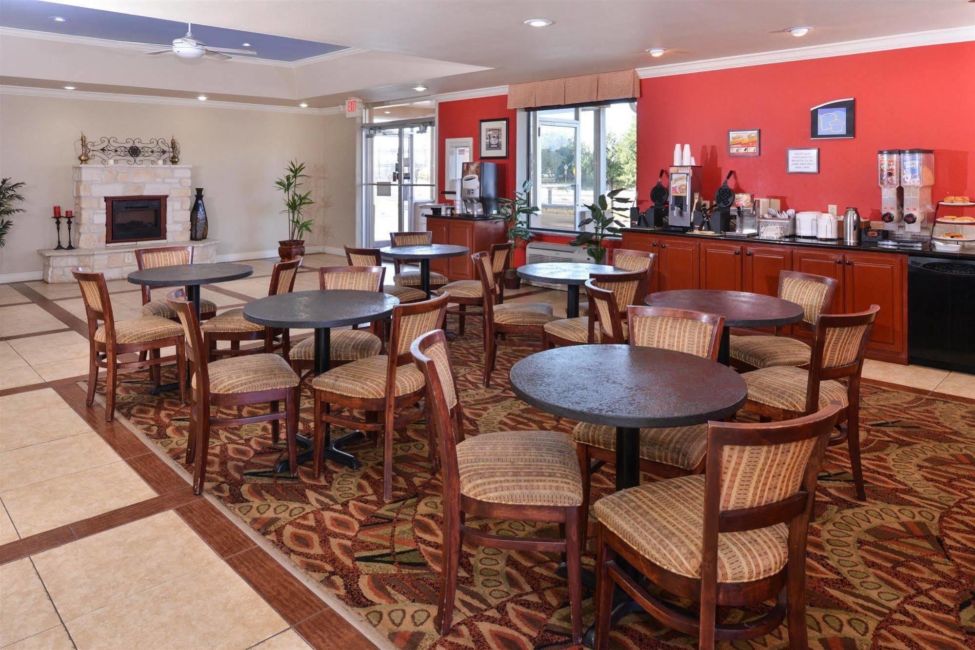 Americas Best Value Inn Lubbock East Екстер'єр фото