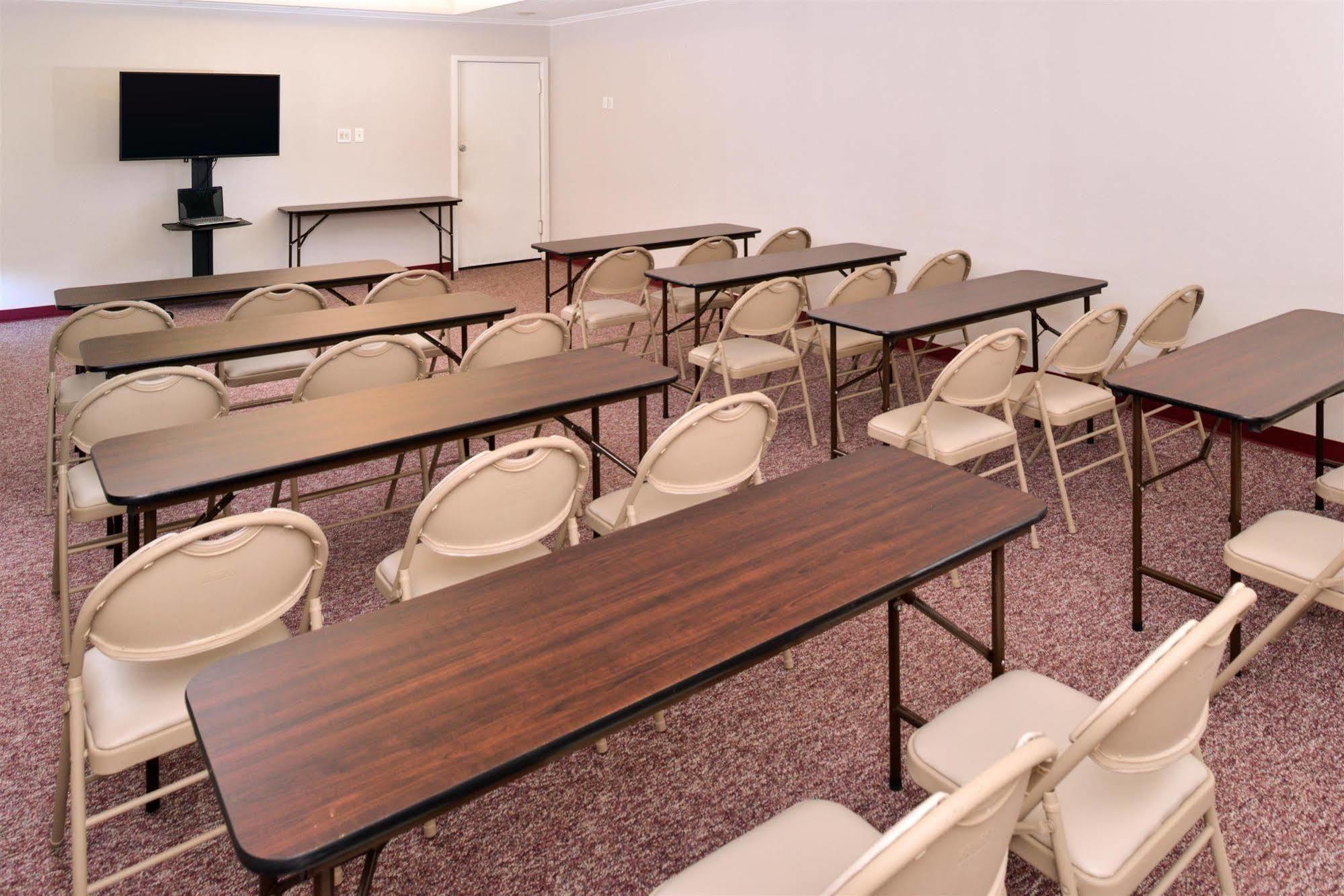 Americas Best Value Inn Lubbock East Екстер'єр фото