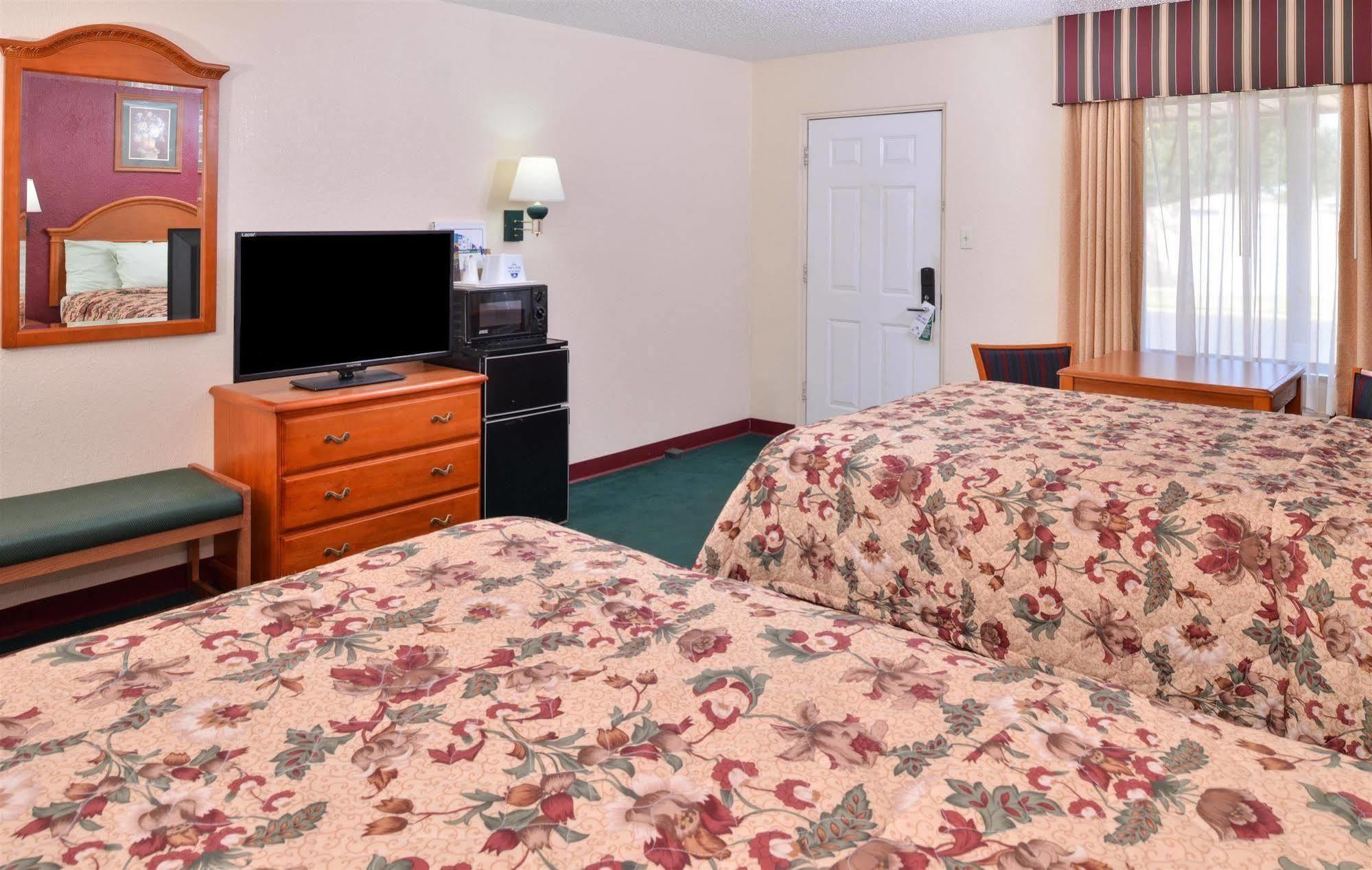 Americas Best Value Inn Lubbock East Екстер'єр фото